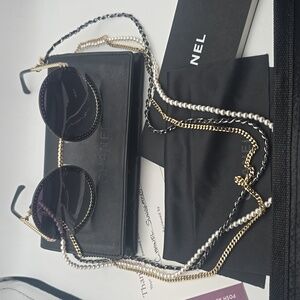 Chanel Black & Gold Chain Round Sunnies W/ Gold and Silver Pearl Chain (NEW)🖤✨️
